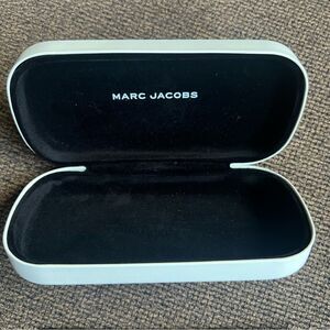 THE MARC JACOBS SUN GLASSES white CASE with cloth